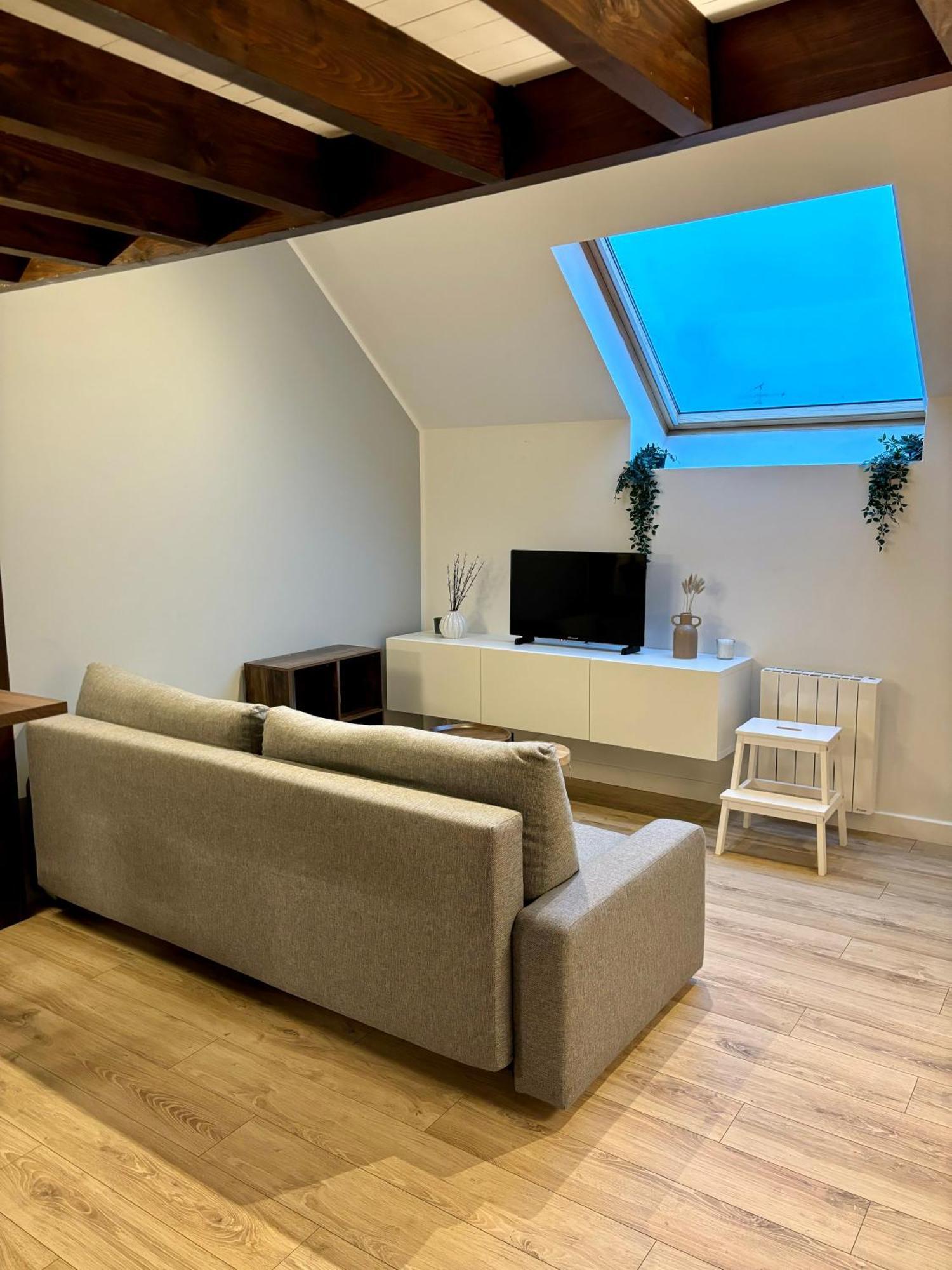 Le Petit Jardin, Proche Gare, Hyper Centre Apartment Cambrai Bagian luar foto