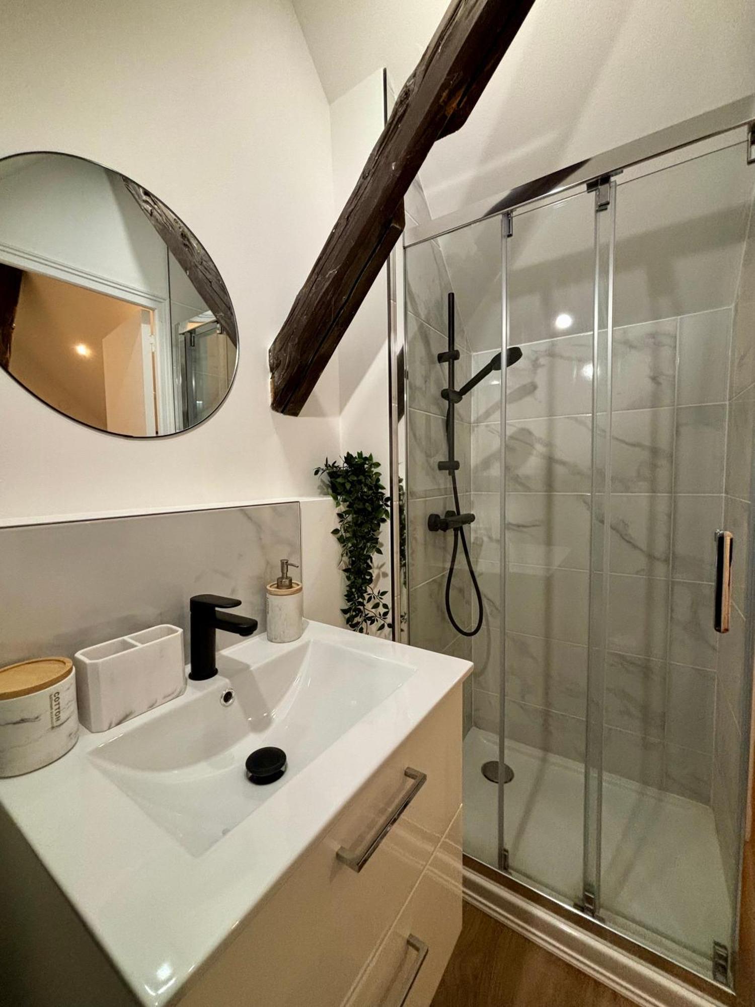 Le Petit Jardin, Proche Gare, Hyper Centre Apartment Cambrai Bagian luar foto