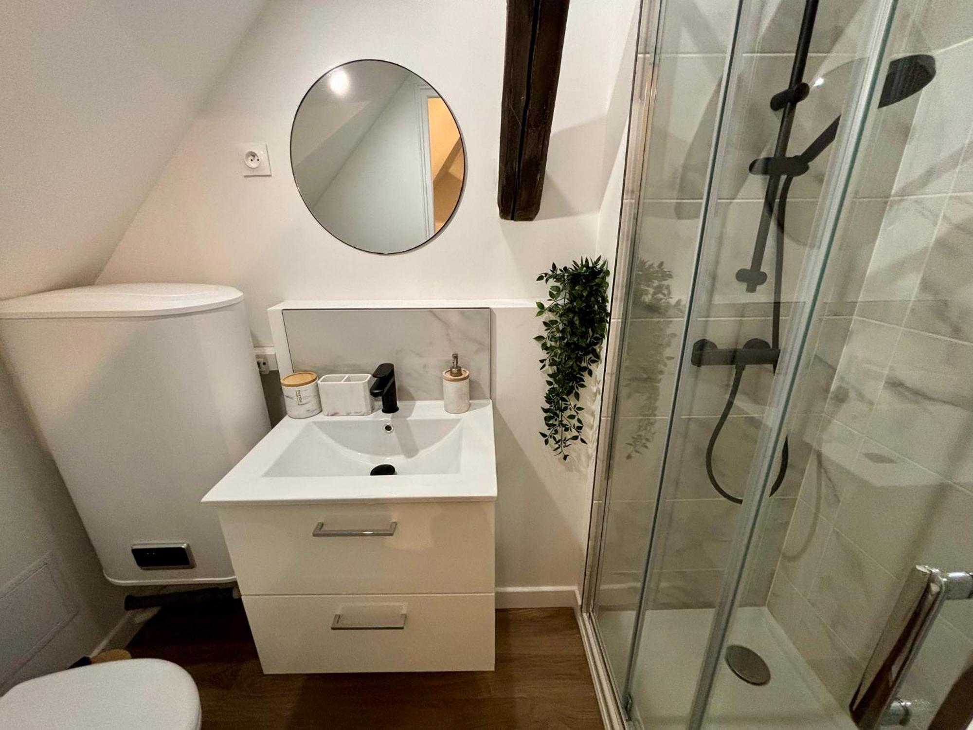 Le Petit Jardin, Proche Gare, Hyper Centre Apartment Cambrai Bagian luar foto